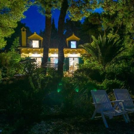 Deluxe Villa Sirena On The Beach With Pool Supetar Buitenkant foto