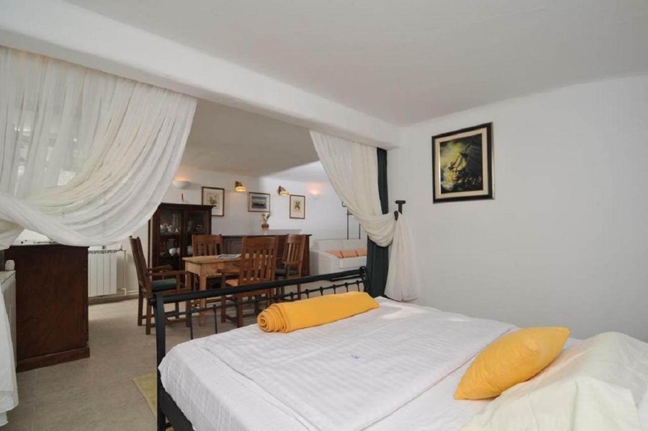 Deluxe Villa Sirena On The Beach With Pool Supetar Buitenkant foto